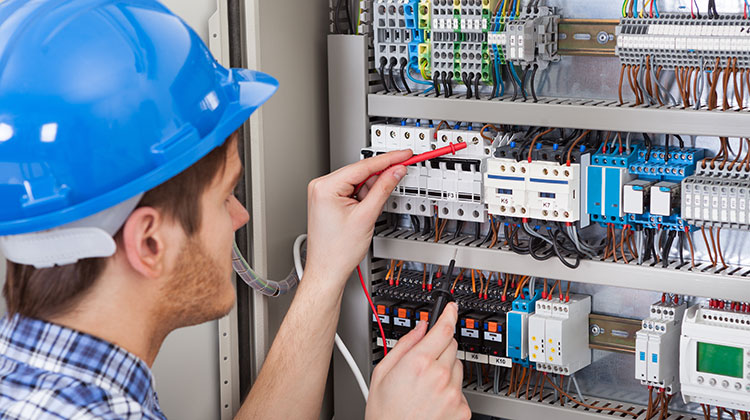 Critical Things To Consider When Hiring An Electrical Contractor For Commercial Needs